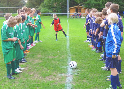 Torfestival beim 5:5 - Schiedsrichter und Teams
