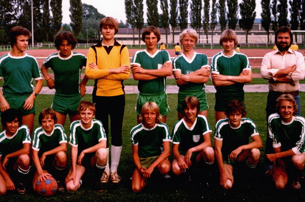 Fußball B-Jugend mit Trainer Alfred Heit