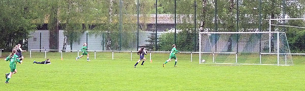 Tina kraftvoll über links, Torwart am Boden - 1:0 für den TuS