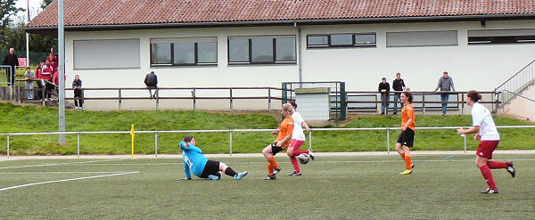 fb_frauen_120923_065 Janine verzweifelt am guten Keeper - auch Sina kann nicht mehr eingreifen