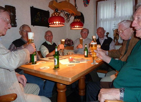 fb_fussballertreffen_54er_02 In fröhlicher Runde zu Gast bei Reinhard Richts