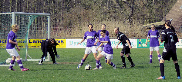 Anfangsphase - TuS-Defensive stark unter Druck