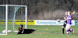 Annika mit tollen Reflexen auf der Linie - Birte bereinigt Situation endgültig