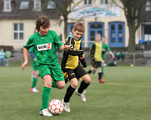 Zweikampf im E2 Spiel Heimspiel gegen Heidenoldendorf