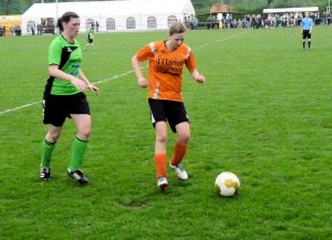 Unermüdlich, Iris Dreh- und Angelpunkt im Spielaufbau - zudem stark in der Defensive