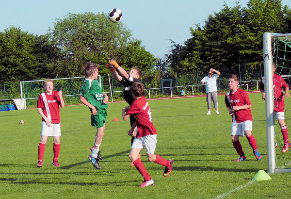 Klasse Aktionen im Strafraum - BSV-Keeper rettet