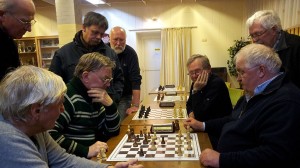 Neujahrsblitz 2014: Stichkampf um den 1. Platz zwischen Jürgen Berkemeier (weiß) und Rudi Henke (schwarz)