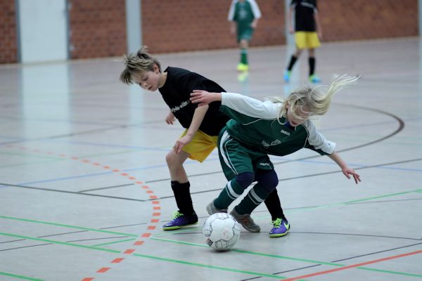 So macht Hallenfußball Spaß! D-Junioren begeistern Fans mit ihrem Können