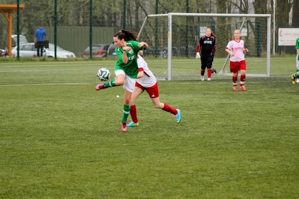 Leonie - mit prima Ballannahme