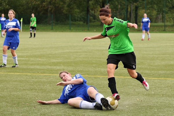Klasse Dribbling - Susanne quasi schon durch, wird im letzten Moment gestoppt
