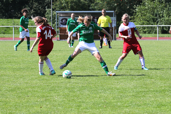 Kristina in Action - vorbildlich in der Balleroberung und mit Impulsen im Spielaufbau