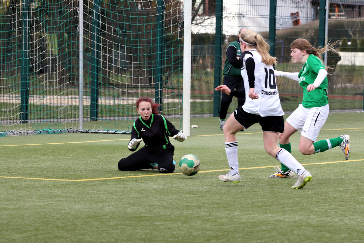 Keeper Jannina packt sicher zu - wieder klasse Leistung der Eichholzer Nr. 1