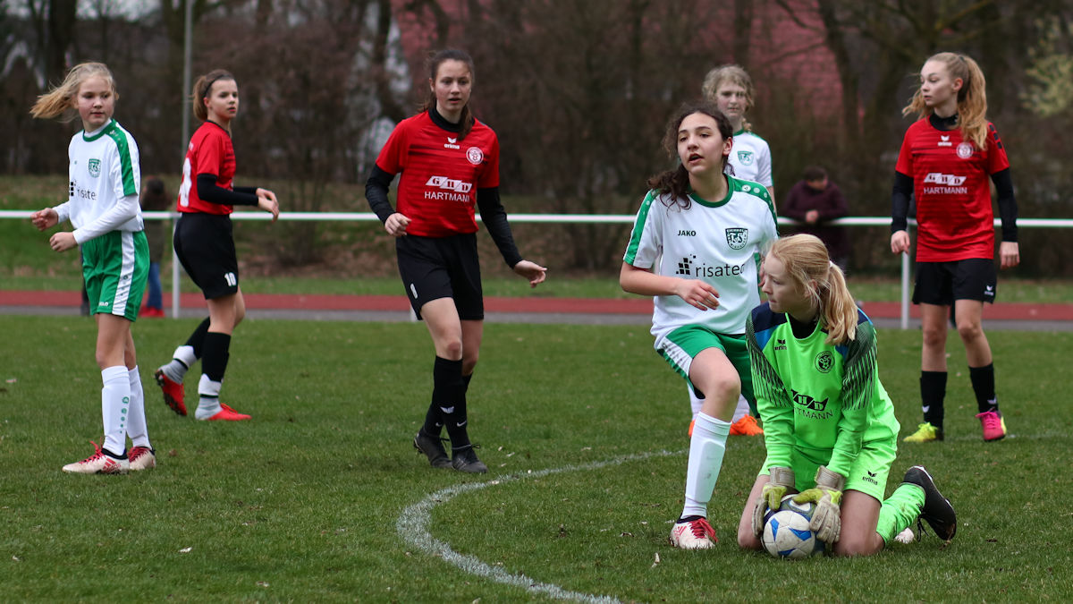 1 Schritt zu kurz, SC-Keeper sichert das Leder