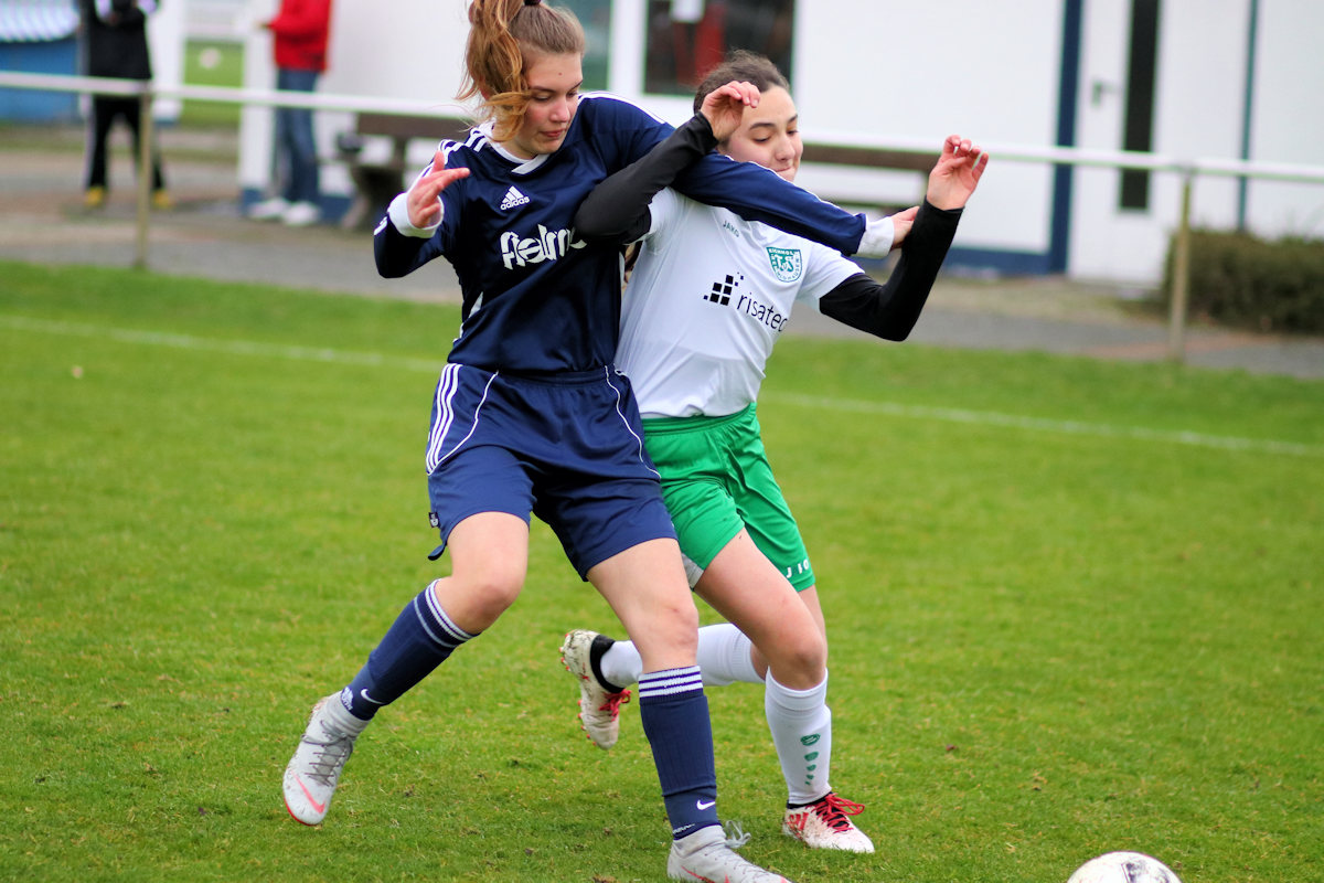 Actionreiche Zweikämpfe über 70 Minuten! Fußball ist auch Hand- und Armarbeit :)