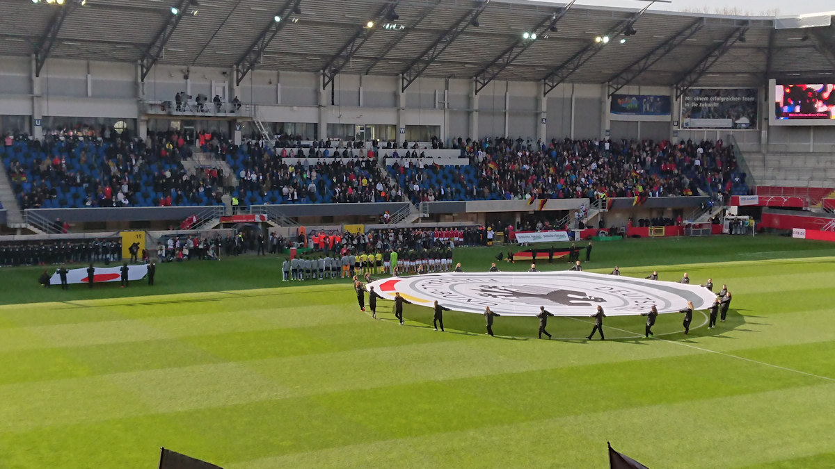 Live dabei! C-Juniorinnen beim Frauenländerspiel in Paderborn