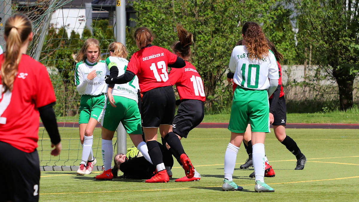 Klasse! Anna-Maria sichert das Leder