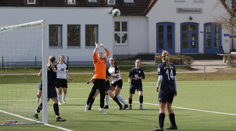 3 Doppelpacks, 1 Kopfballtor und Duo Madleen/Nike glänzt – 7:0 gegen Benhausen